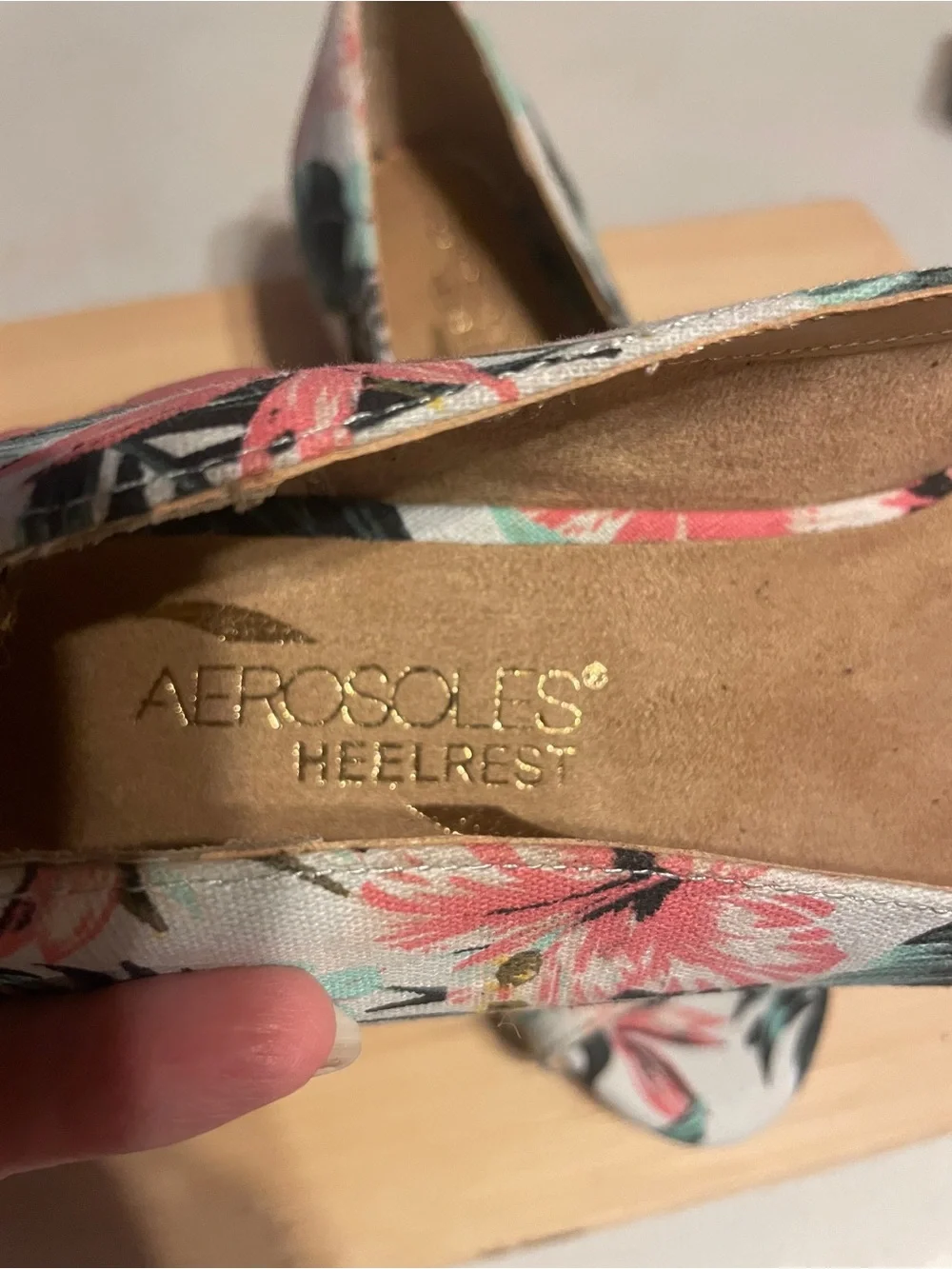 AEROSOLES Floral Knot Espadrille Wedges - White, Pink & Teal size 6.5